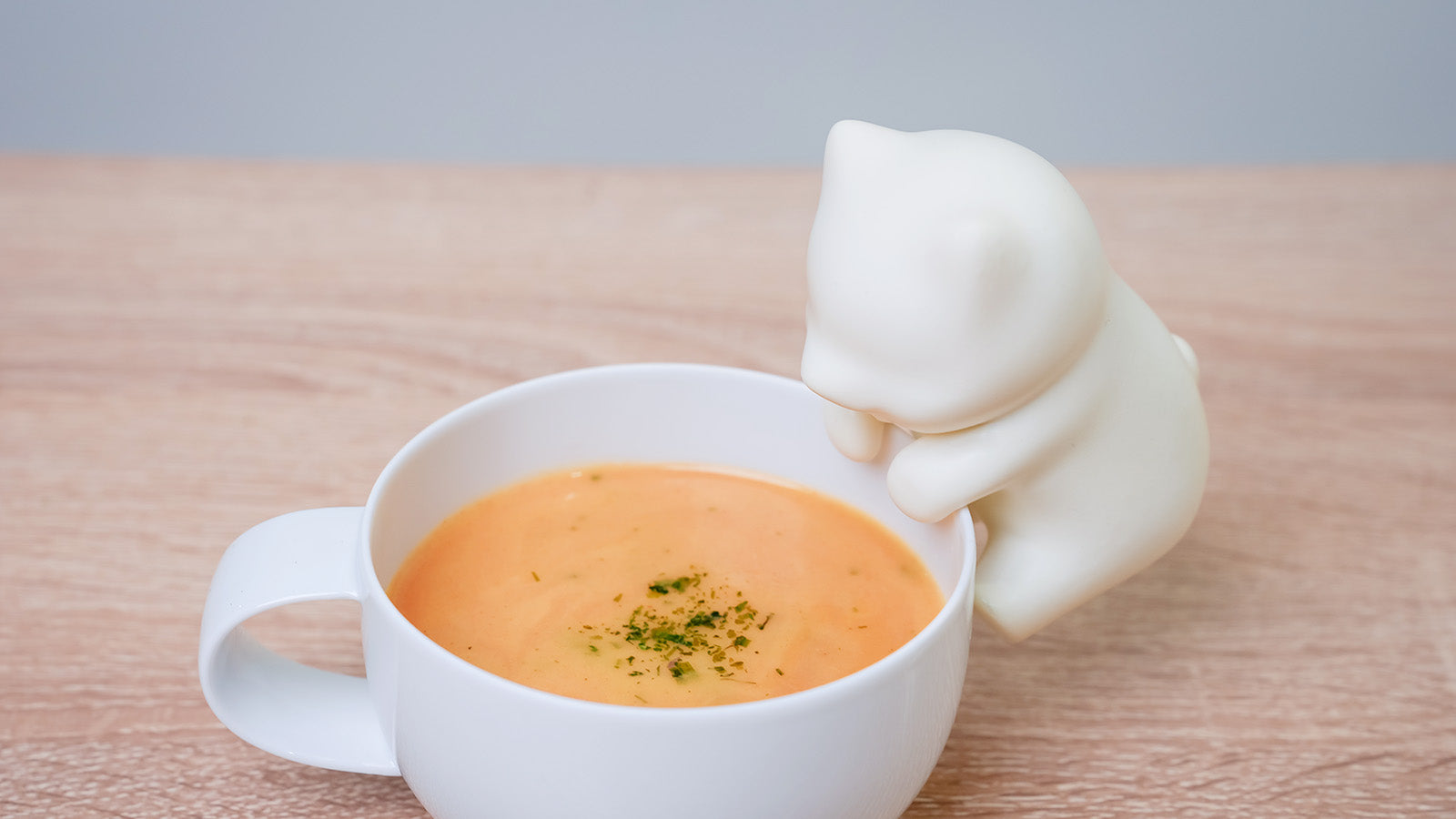 Nékojita FuFu - The Tiny Cat Robot That Cools Your Hot Drinks & Food