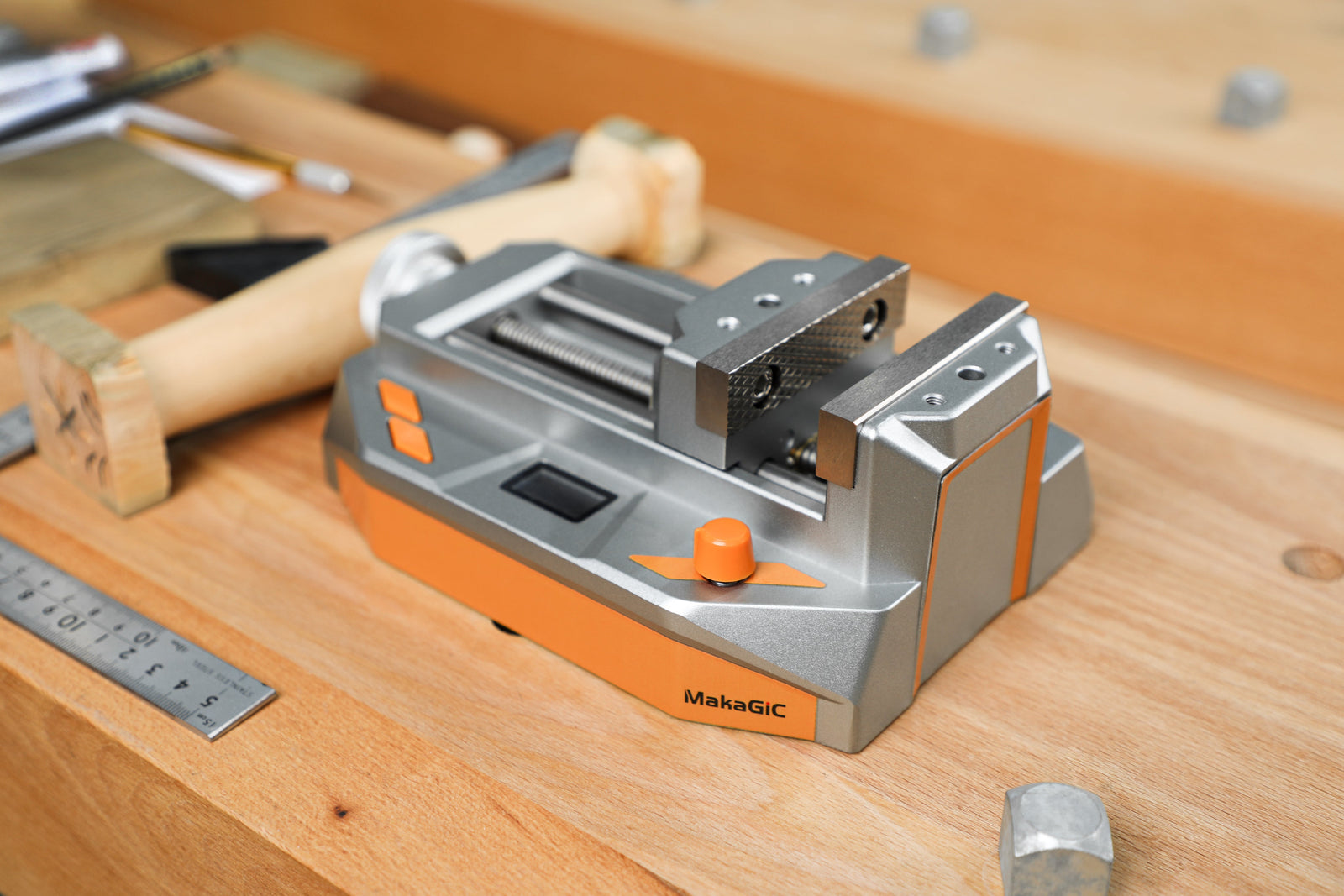 MakaGiC VS01 Smart Vise - Get a Secure Grip Without Over-Clamping or Slipping