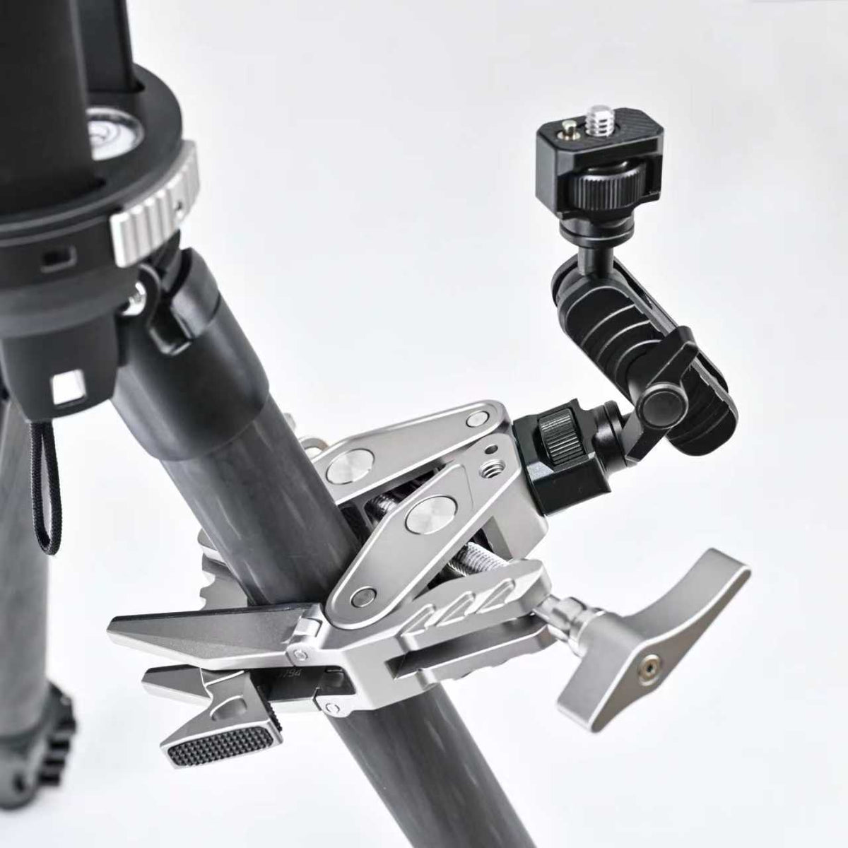HEIPI Super Clamp - The Sabertooth C100 Mounting Powerhouse
