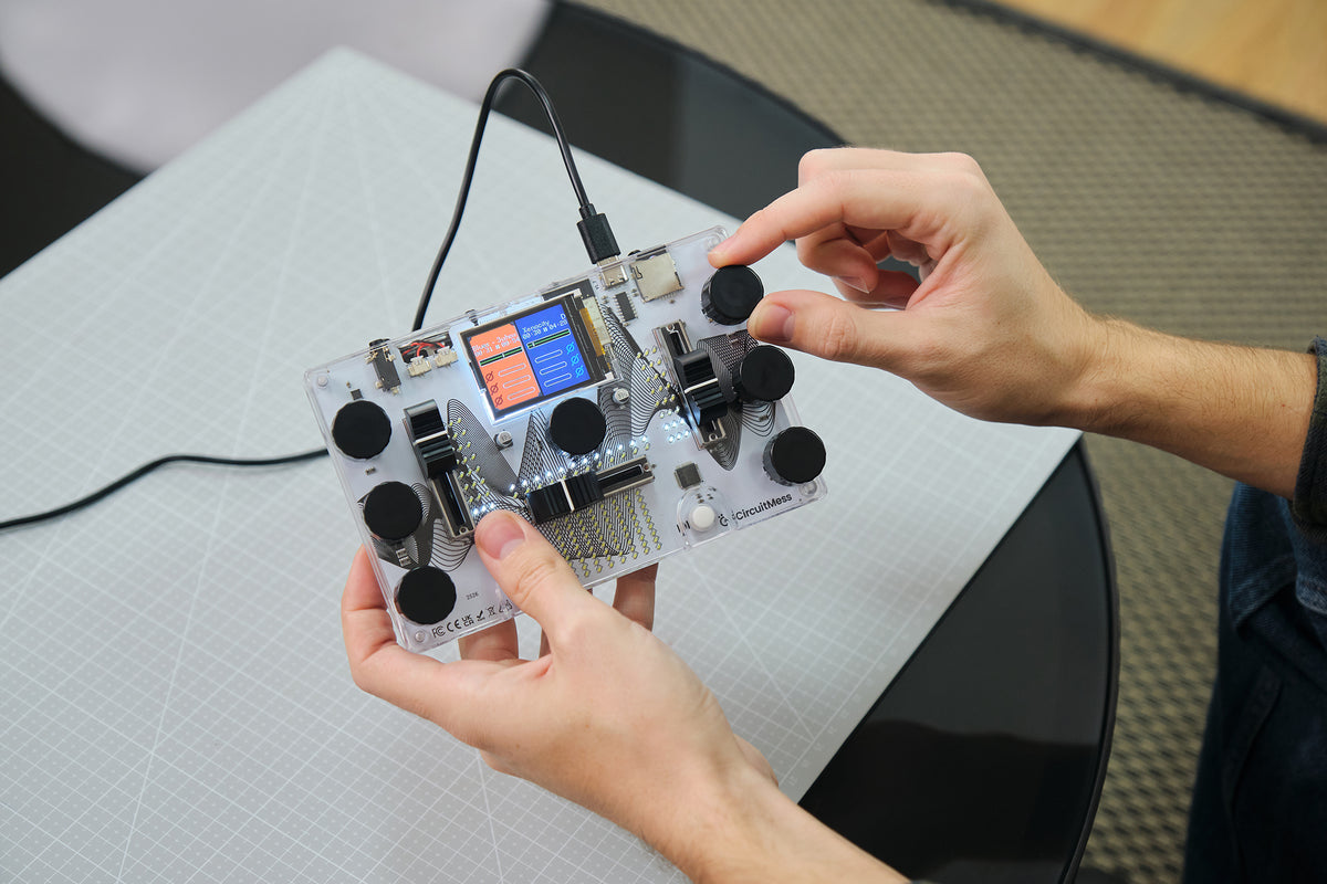 CIRCUITMESS STEM BOX – LEARN THE SKILLS OF THE FUTURE, ONE HANDS-ON PROJECT AT A TIME