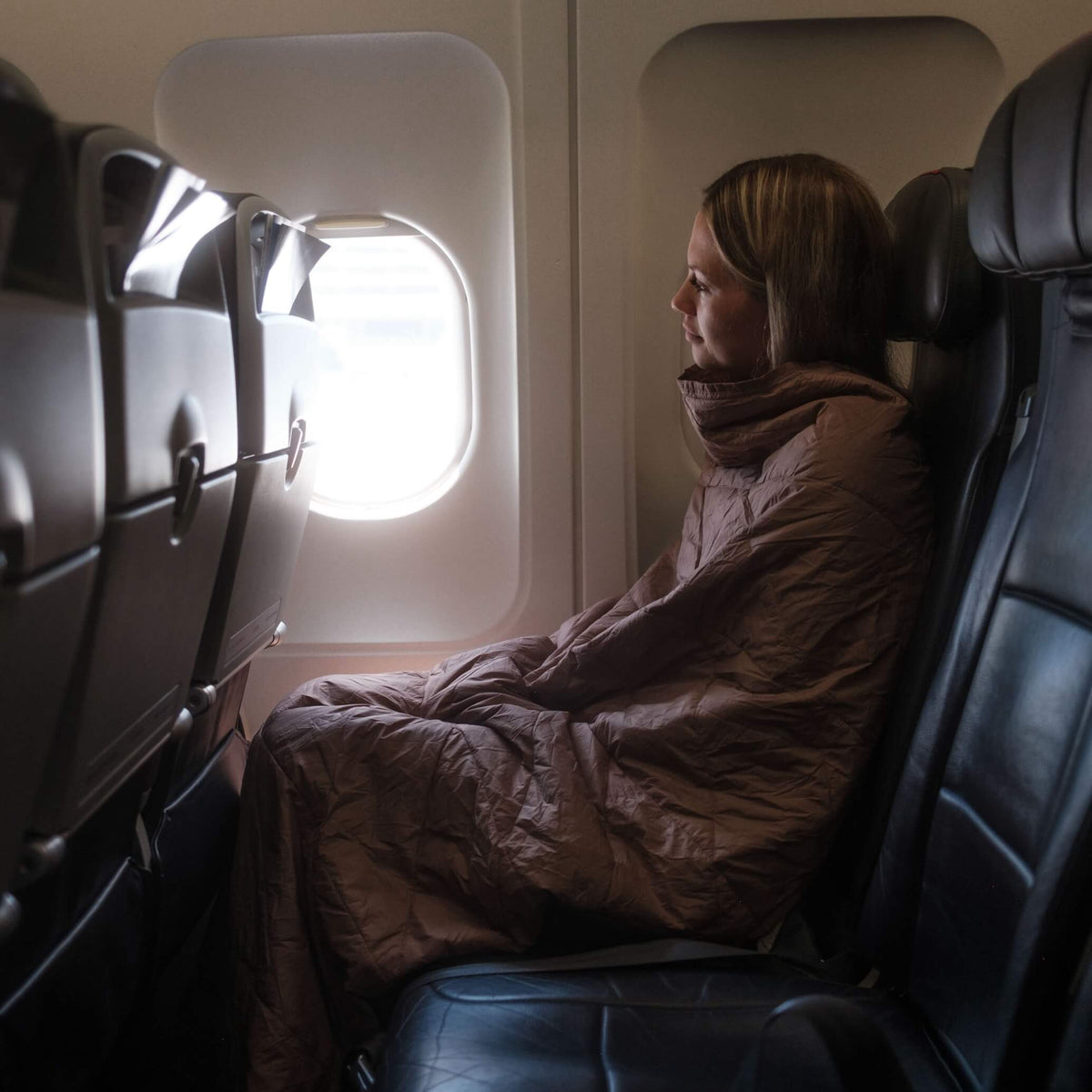 Layover™ Travel Blanket - Stay Cozy Anywhere Without Packing Bulk