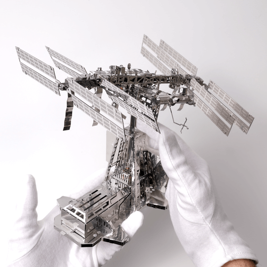 Metal Time Models - Build Your Own Astronaut’s Lodge Space Station